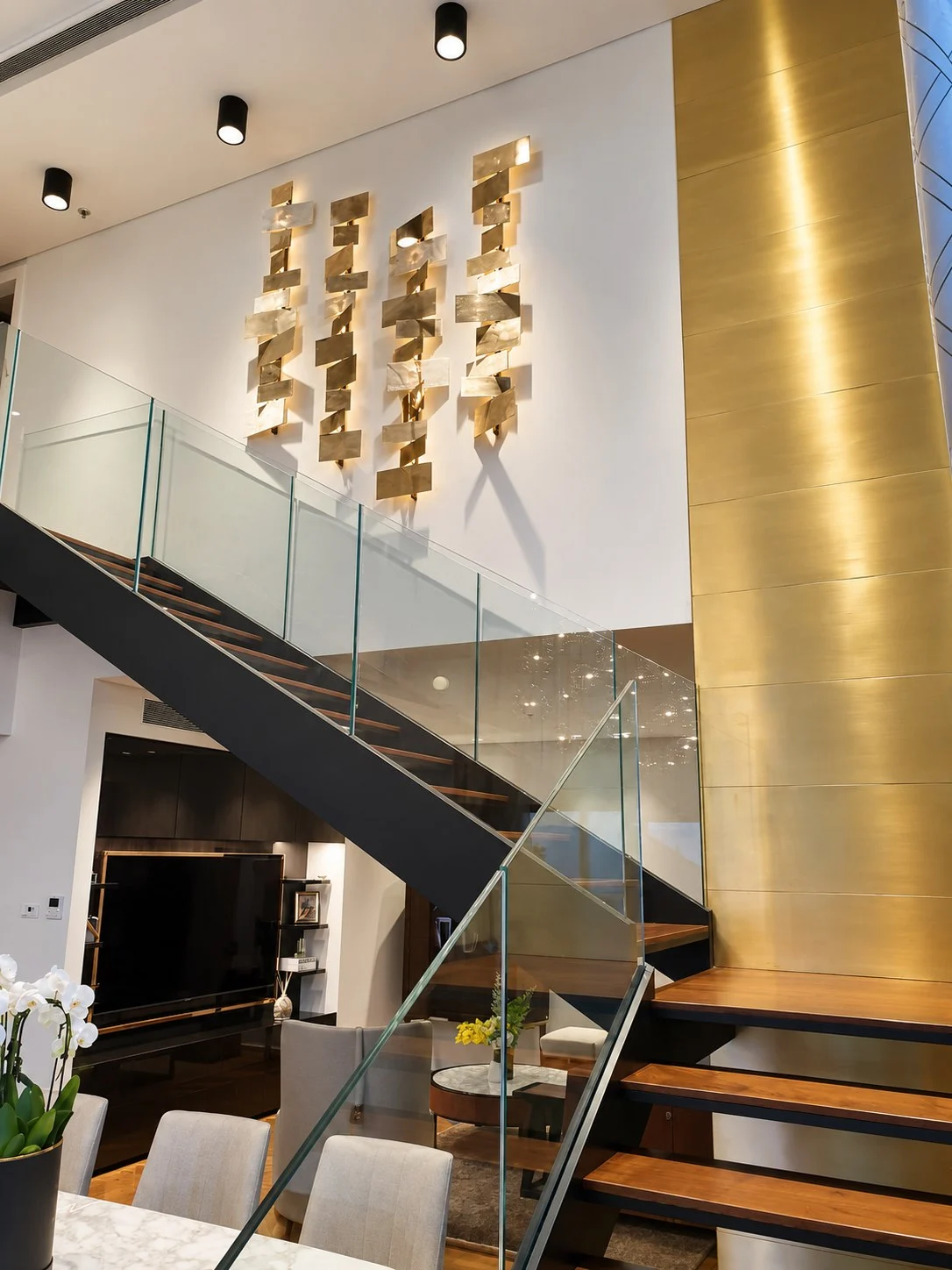 Interior of a Luxury Apartment · 4