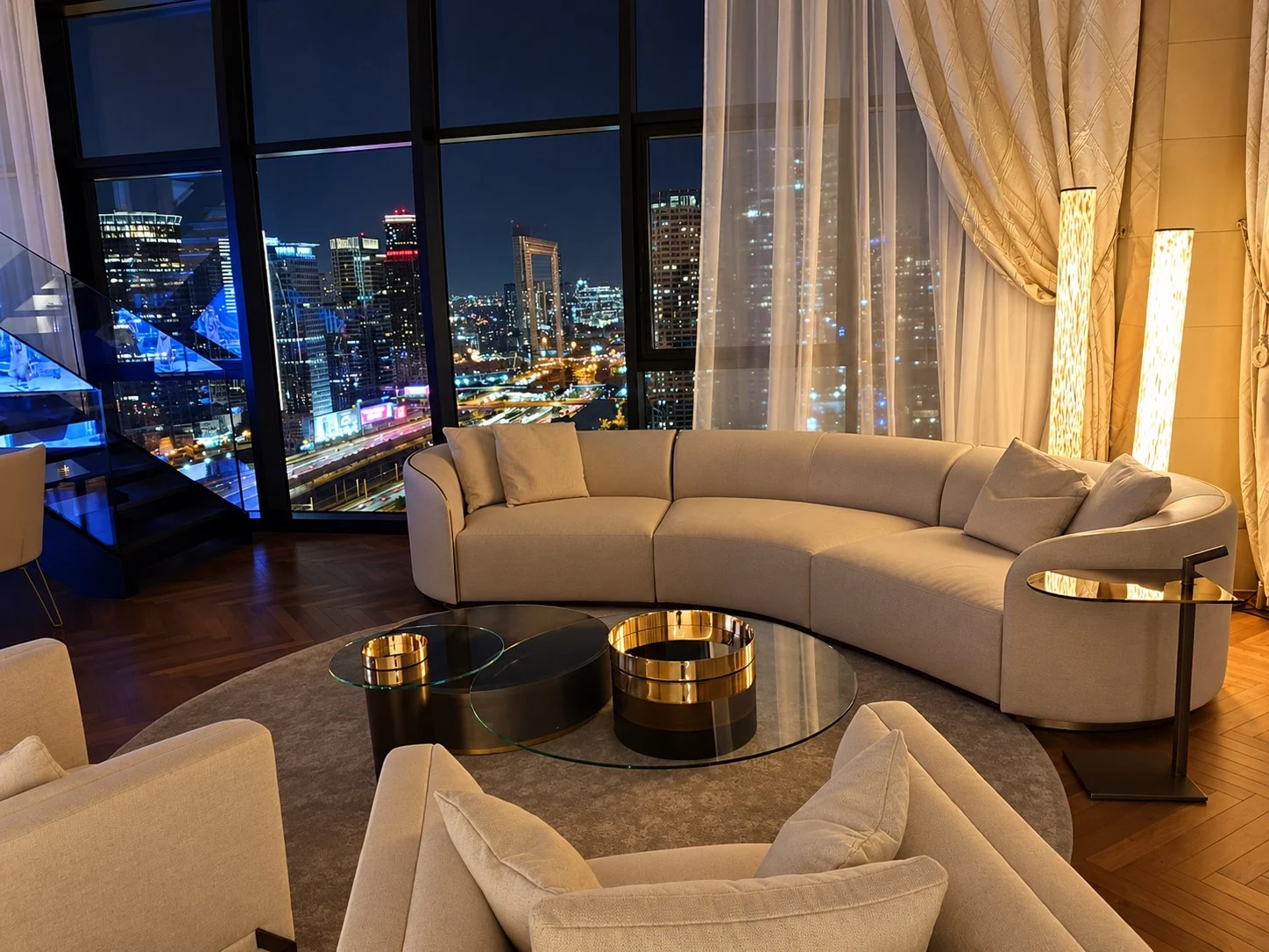 Interior of a Luxury Apartment · 7