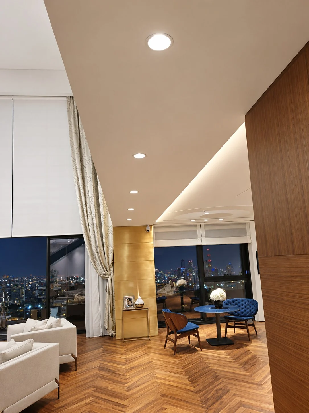 Interior of a Luxury Apartment · 8