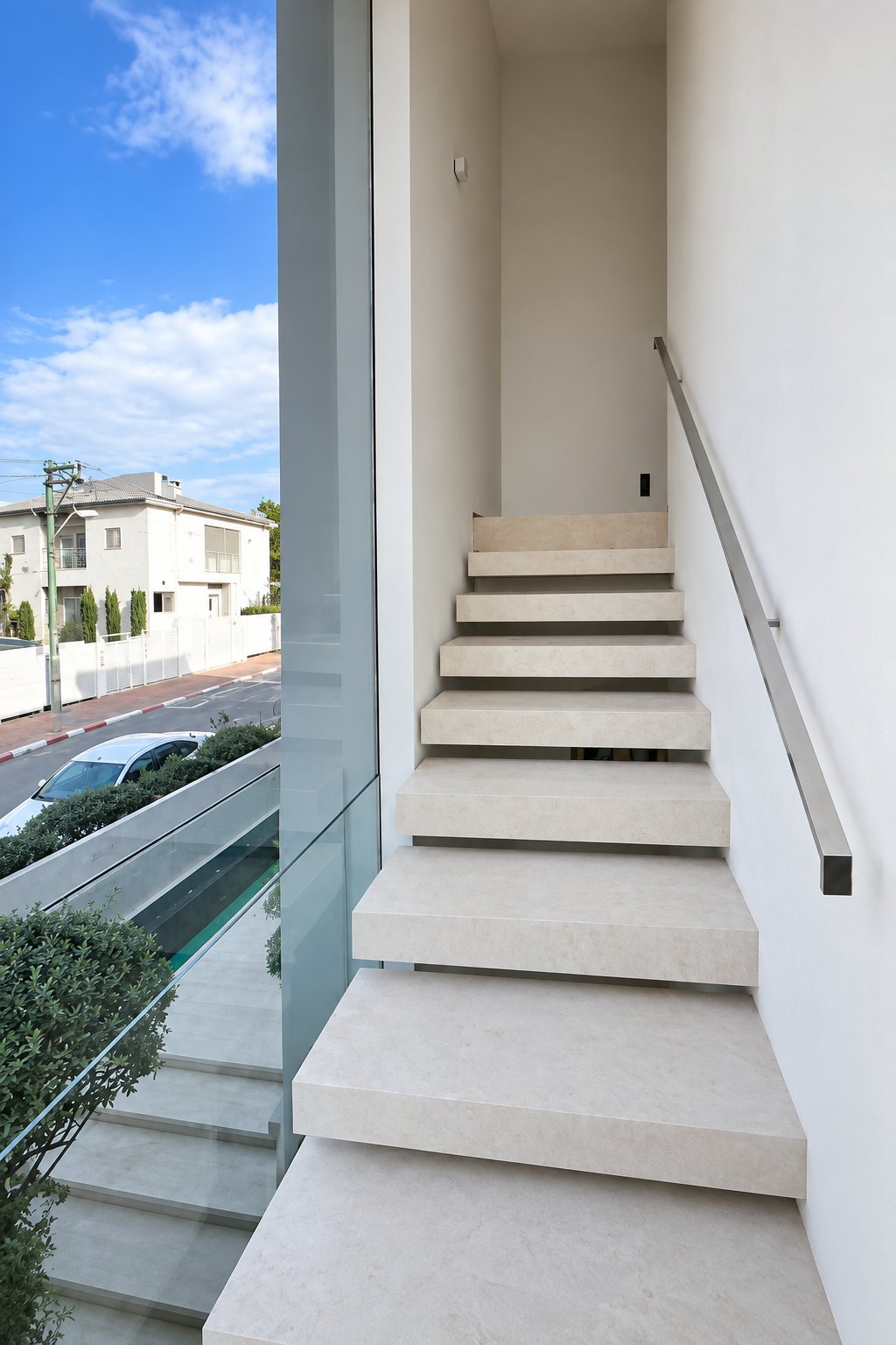 [Untitled modern villa 01] · 3