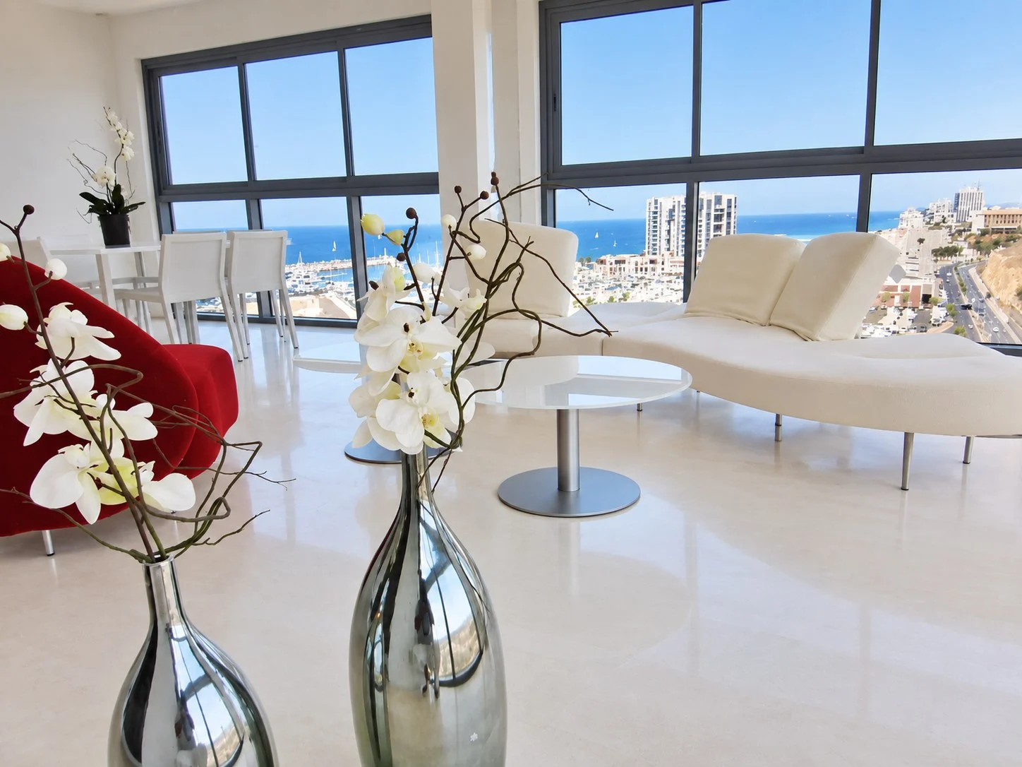 Modern Apartment by the Sea · 5