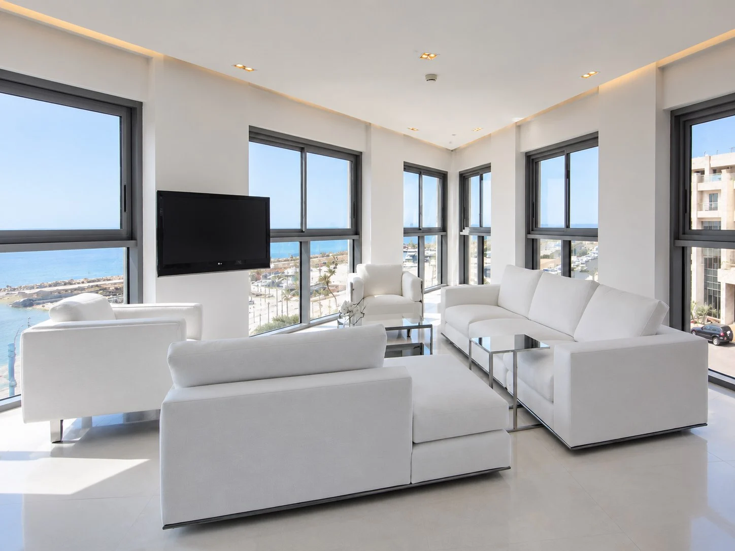 Modern Apartment by the Sea · 9